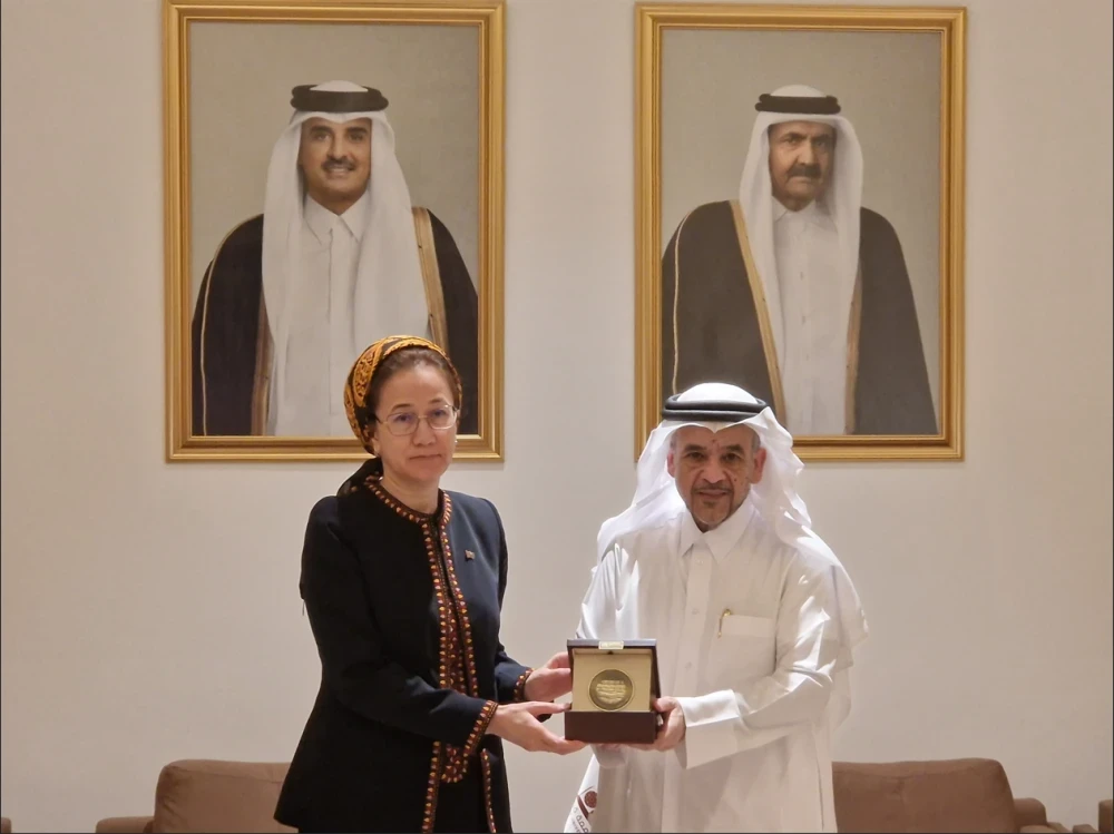 Meeting of the members of Turkmen delegation with the president Qatar University